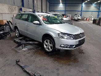 Volkswagen Passat Passat Variant (365) Combi 1.6 TDI 16V Bluemotion (CAYC(Euro 5)) [77kW=
]  (08-2010/12-2014) picture 2