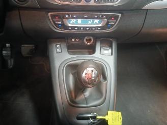 Renault Scenic Scénic III (JZ) MPV 1.4 16V TCe 130 (H4J-700(H4J-A7)) [96kW]  (02-20=
09/09-2016) picture 18