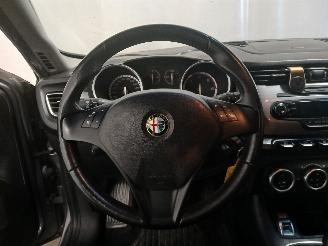 Alfa Romeo Giulietta Giulietta (940) Hatchback 1.6 JTDm 16V (940.A.3000) [77kW]  (04-2010/0=
2-2016) picture 15