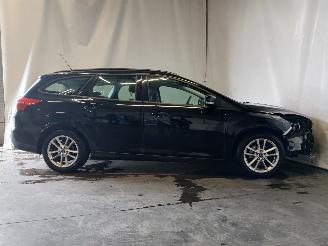 Ford Focus Focus 3 Wagon Combi 1.0 Ti-VCT EcoBoost 12V 100 (M2DC) [74kW]  (02-201=
2/05-2018) picture 7