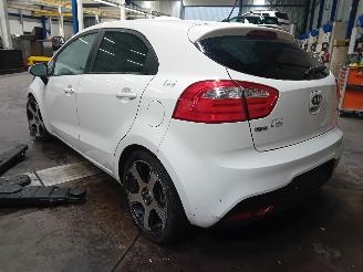 Kia Rio Rio III (UB) Hatchback 1.2 CVVT 16V (G4LA5) [63kW]  (09-2011/12-2017) picture 4