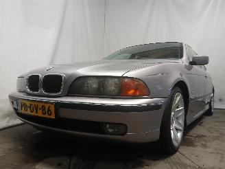 krockskadad bil auto BMW 5-serie 5 serie (E39) Sedan 523i 24V (M52-B25(256S3)) [125kW]  (09-1995/08-200=
0) 1996/5