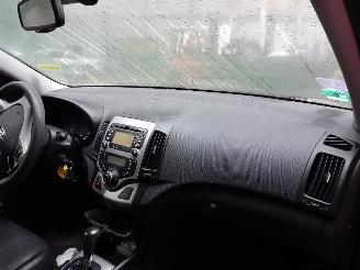 Hyundai I-30 i30 Crosswagon (WWH) Combi 1.6 CVVT 16V (G4FC-G) [93kW]  (02-2008/06-2=
012) picture 5