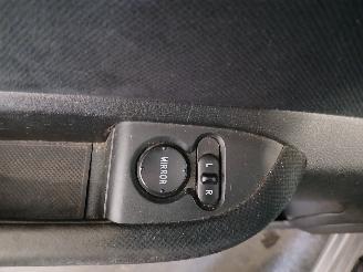 Honda Fr-v FR-V (BE) MPV 1.7 16V (D17A2) [92kW]  (02-2005/12-2006) picture 14