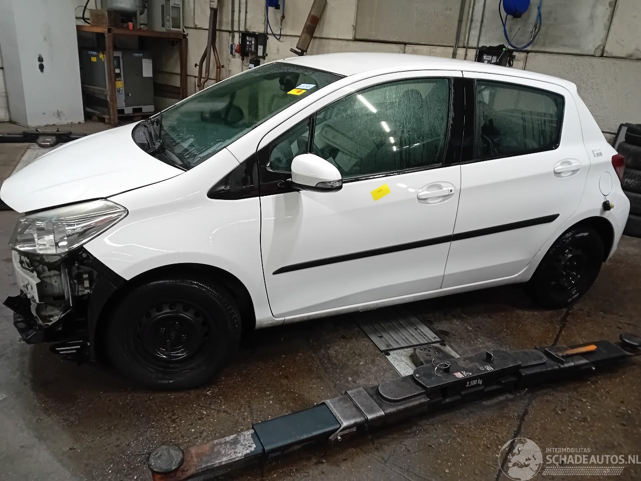 Toyota Yaris Yaris III (P13) Hatchback 1.0 12V VVT-i (1KR-FE) [51kW]  (12-2010/09-2=
020)