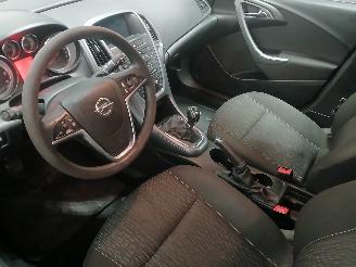 Opel Astra Astra J Sports Tourer (PD8/PE8/PF8) Combi 1.7 CDTi 16V (A17DTE(Euro 5)=
) [81kW]  (10-2010/10-2015) picture 12