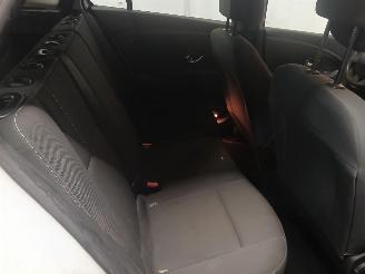 Renault Mégane Megane III Grandtour (KZ) Combi 5-drs 1.5 dCi 90 (K9K-834(K9K-H8)) [66=
kW]  (05-2009/04-2016) picture 9