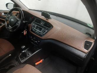 Hyundai I-20 i20 (GBB) Hatchback 1.2i 16V (G4LA) [62kW]  (11-2014/08-2020) picture 8