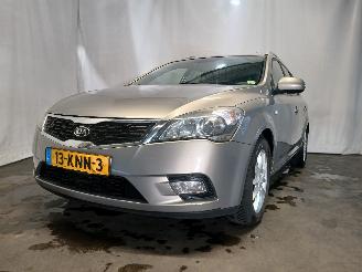 skadebil auto Kia Cee d Cee'd Sporty Wagon (EDF) Combi 1.4 16V (G4FA) [66kW]  (07-2009/12-2012=
) 2010/2