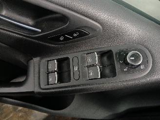 Volkswagen Golf Golf VI (5K1) Hatchback 1.6 TDI 16V (CAYC(Euro 5)) [77kW]  (02-2009/11=
-2012) picture 13