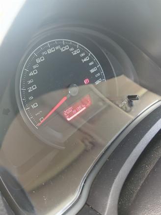 Seat Mii Mii Hatchback 1.0 12V (CHYA) [44kW]  (10-2011/07-2019) picture 2