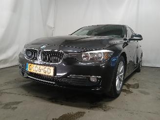 Schadeauto BMW 3-serie 3 serie Touring (F31) Combi 320d 2.0 16V (N47-D20C) [120kW]  (07-2012/=
06-2019) 2015/1