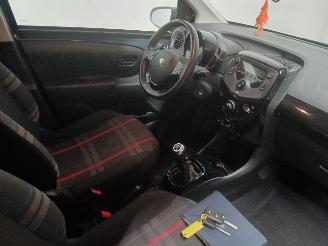 Peugeot 108 108 Hatchback 1.0 12V (1KRFE(CFB)) [51kW]  (05-2014/...) picture 9