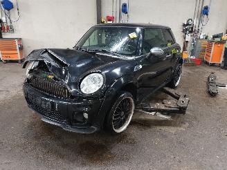 Salvage car Mini Mini Mini (R56) Hatchback 1.6 Cooper D 16V (DV6TED4(9HZ)) [80kW]  (11-2006/=
09-2010) 2010/1