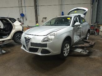 Salvage car Alfa Romeo Giulietta Giulietta (940) Hatchback 1.4 TB 16V (198.A.4000) [88kW]  (04-2010/12-=
2020) 2010/12