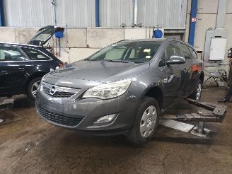Autoverwertung Opel Astra Astra J Sports Tourer (PD8/PE8/PF8) Combi 1.7 CDTi 16V (A17DTR(Euro 5)=
) [81kW]  (10-2010/10-2015) 2011