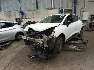 Auto da rottamare Renault Clio Clio IV (5R) Hatchback 5-drs 0.9 Energy TCE 90 12V (H4B-400(H4B-A4)) [=
66kW]  (11-2012/08-2021) 2014/11