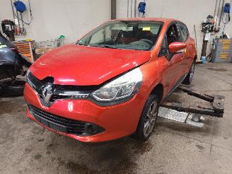 Auto da rottamare Renault Clio Clio IV (5R) Hatchback 5-drs 0.9 Energy TCE 90 12V (H4B-400(H4B-A4)) [=
66kW]  (11-2012/08-2021) 2013/9