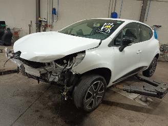 Auto da rottamare Renault Clio Clio IV (5R) Hatchback 5-drs 0.9 Energy TCE 90 12V (H4B-400(H4B-A4)) [=
66kW]  (11-2012/08-2021) 2014/1
