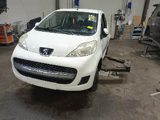 Autoverwertung Peugeot 107 107 Hatchback 1.0 12V (384F(1KR)) [50kW]  (06-2005/05-2014) 2009/4
