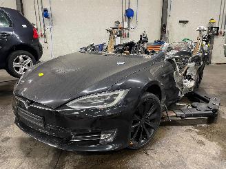 Salvage car Tesla Model S Model S Liftback 100D AWD (L2S) [310kW]  (06-2017/04-2026) 2017/10
