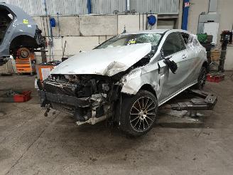 Sloopauto Mercedes A-klasse A (W176) Hatchback 1.6 A-180 16V (M270.910) [90kW]  (09-2012/05-2018) 2012/10