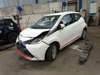 Auto da rottamare Toyota Aygo Aygo (B40) Hatchback 1.0 12V VVT-i (1KR-FE) [51kW]  (05-2014/06-2018) 2015/1