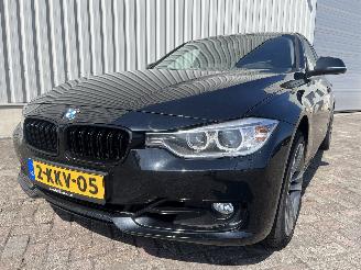 Damaged car BMW 3-serie 3 serie Touring (F31) Combi 320i 2.0 16V (N20-B20B) [135kW]  (11-2012/=
06-2015) 2013/6