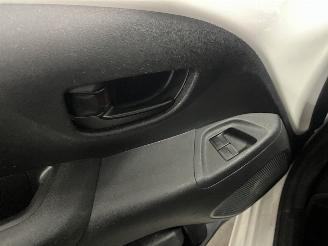 Peugeot 108 108 Hatchback 1.0 12V (1KRFE(CFB)) [51kW]  (05-2014/...) picture 20