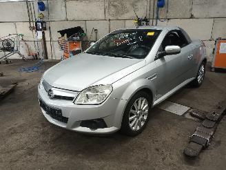 Sloopauto Opel Tigra Tigra Twin Top Cabrio 1.4 16V (Z14XEP(Euro 4)) [66kW]  (06-2004/12-201=
0) 2005/5