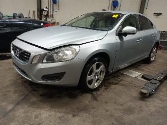 Autoverwertung Volvo S-60 S60 II (FS) Sedan 2.0 D3 20V (D5204T2) [120kW]  (04-2010/12-2014) 2011