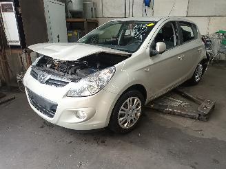 Sloopauto Hyundai I-20 i20 Hatchback 1.2i 16V (G4LA) [57kW]  (09-2008/12-2012) 2010/2