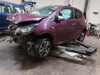 Salvage car Peugeot 108 108 Hatchback 1.0 12V (1KRFE(CFB)) [51kW]  (05-2014/...) 2014/11