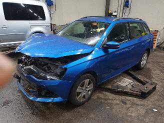 Sloopauto Skoda Fabia Fabia III Combi (NJ5) Combi 5-drs 1.2 TSI 16V Greentech (CJZC(Euro 6))=
 [66kW]  (10-2014/12-2022) 2015/7
