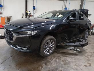 Vrakbiler auto Mazda  3 (BP) Sedan 2.0 SkyActiv-X 180 M Hybrid 16V (HFY1) [132kW]  (06-2019/=
=2E..) 2019/11