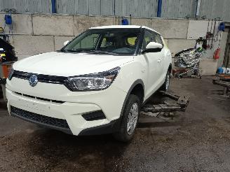 Vrakbiler auto Ssang yong Tivoli Tivoli SUV 1.6 e-XGi 16V 2WD (173.910) [94kW]  (04-2015/...) 2015