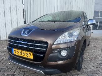 krockskadad bil auto Peugeot 3008 3008 I (0U/HU) MPV 2.0 HYbrid4 16V (DW10CTED4(RHC)) [147kW]  (02-2011/=
08-2016) 2013/11