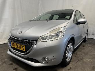 skadebil auto Peugeot 208 208 I (CA/CC/CK/CL) Hatchback 1.2 Vti 12V PureTech 82 (EB2F(HMZ)) [60k=
W]  (03-2012/12-2019) 2012/12