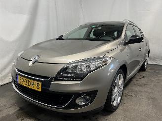 damaged passenger cars Renault Mégane Megane III Grandtour (KZ) Combi 5-drs 1.2 16V TCE 115 (H5F-400(H5F-A4)=
) [85kW]  (03-2012/02-2016) 2012/11