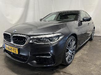 Unfallwagen BMW 5-serie 5 serie (G30) Sedan 530e iPerformance (B48-B20A) [185kW]  (03-2017/06-=
2020) 2017/4
