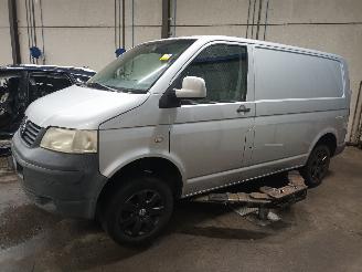 Uttjänta bilar auto Volkswagen Transporter Transporter T5 Van 2.5 TDi (AXD) [96kW]  (04-2003/11-2009) 2005/11