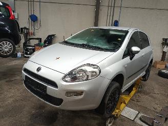 Uttjänta bilar auto Fiat Punto Punto III (199) Hatchback 0.9 TwinAir Turbo 100 (199.B.7000(Euro 6)) [=
74kW]  (12-2013/08-2018) 2014/5