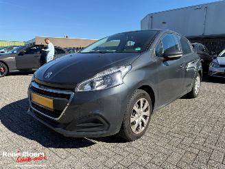 krockskadad bil auto Peugeot 208 1.2 PureTech Active 82pk 2016/6