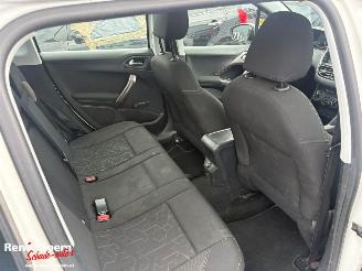 Peugeot 2008 1.2 VTi Active Pack Premium picture 8