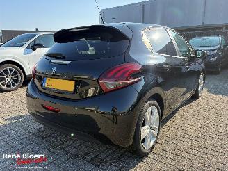 Vaurioauto  passenger cars Peugeot 208 1.2 Puret6ech Signature 5drs Airco 2019/6