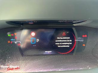 Peugeot 2008 1.2 Hybrid 145 GT picture 18