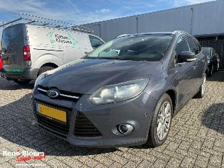 krockskadad bil auto Ford Focus 1.6 EcoBoost Titanium Navi 2014/5
