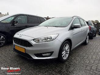 skadebil auto Ford Focus 1.0 Lease Edition 2017/10