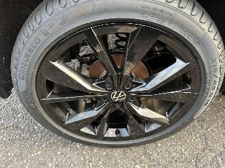 Volkswagen Taigo 1.0 TSI 116pk aut + F1 R-line - pano - virtual - front + line + side assist - navi - camera - sfeerverl - 3x r-line picture 69