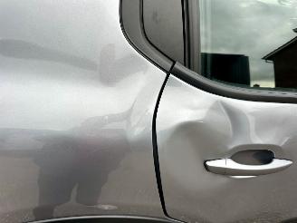 Citroën C3 1.2 PureTech 83pk C-Series - navi - line assist - clima - cruise - apple carpl - 66dkm nap - licht + regensensor picture 13